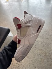 Jordan 4 rosso metallizzato